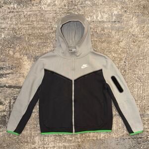 Nike Tech Fleece Hoodie Size Youth XL/Women’s Small